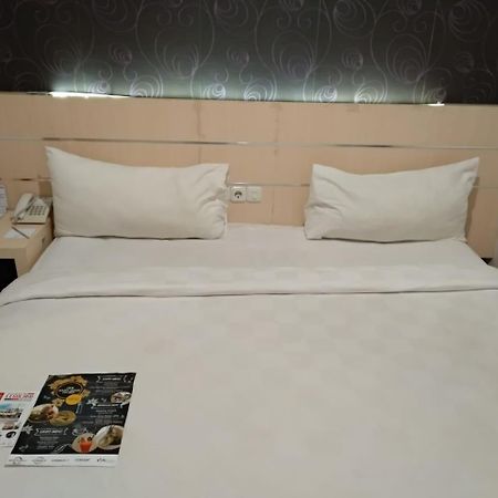 Cordela Hotel Medan Luaran gambar