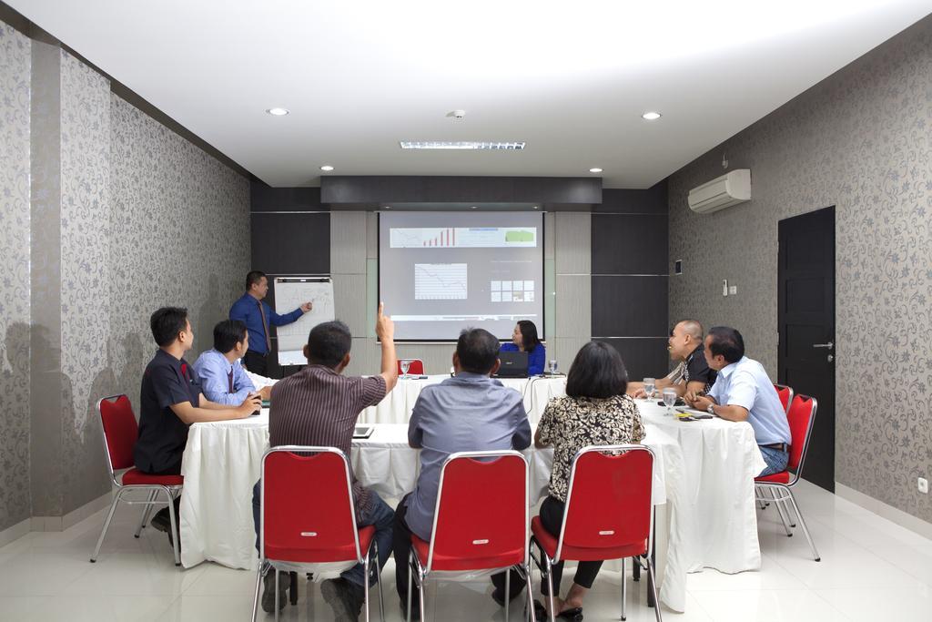 Cordela Hotel Medan Luaran gambar