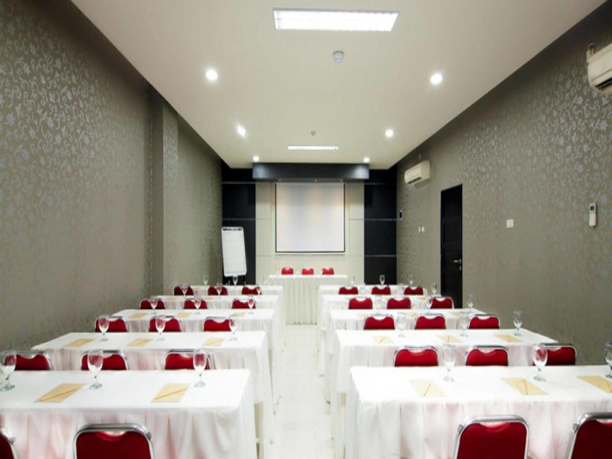 Cordela Hotel Medan Luaran gambar